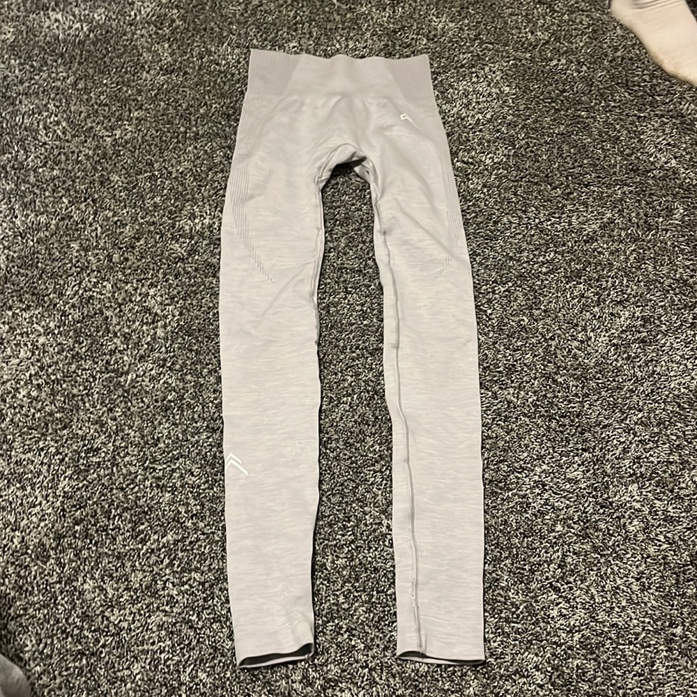 The brand is amazon, the size is XS, the color is grey